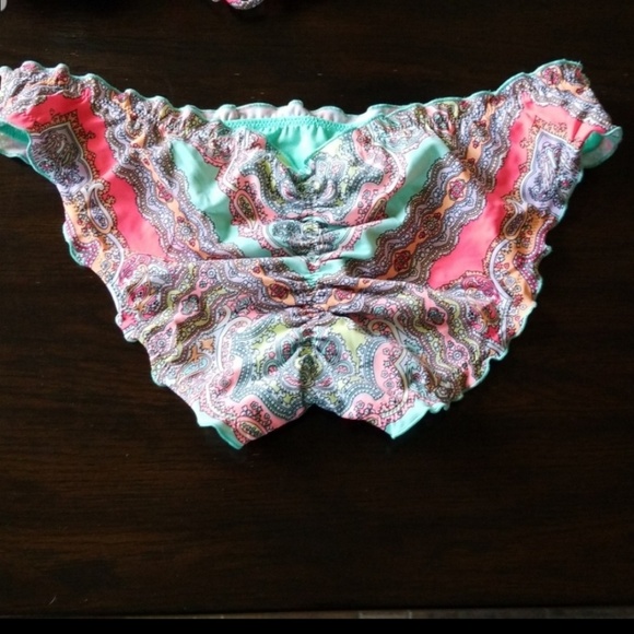 Bathing suit bottoms - Picture 2 of 3